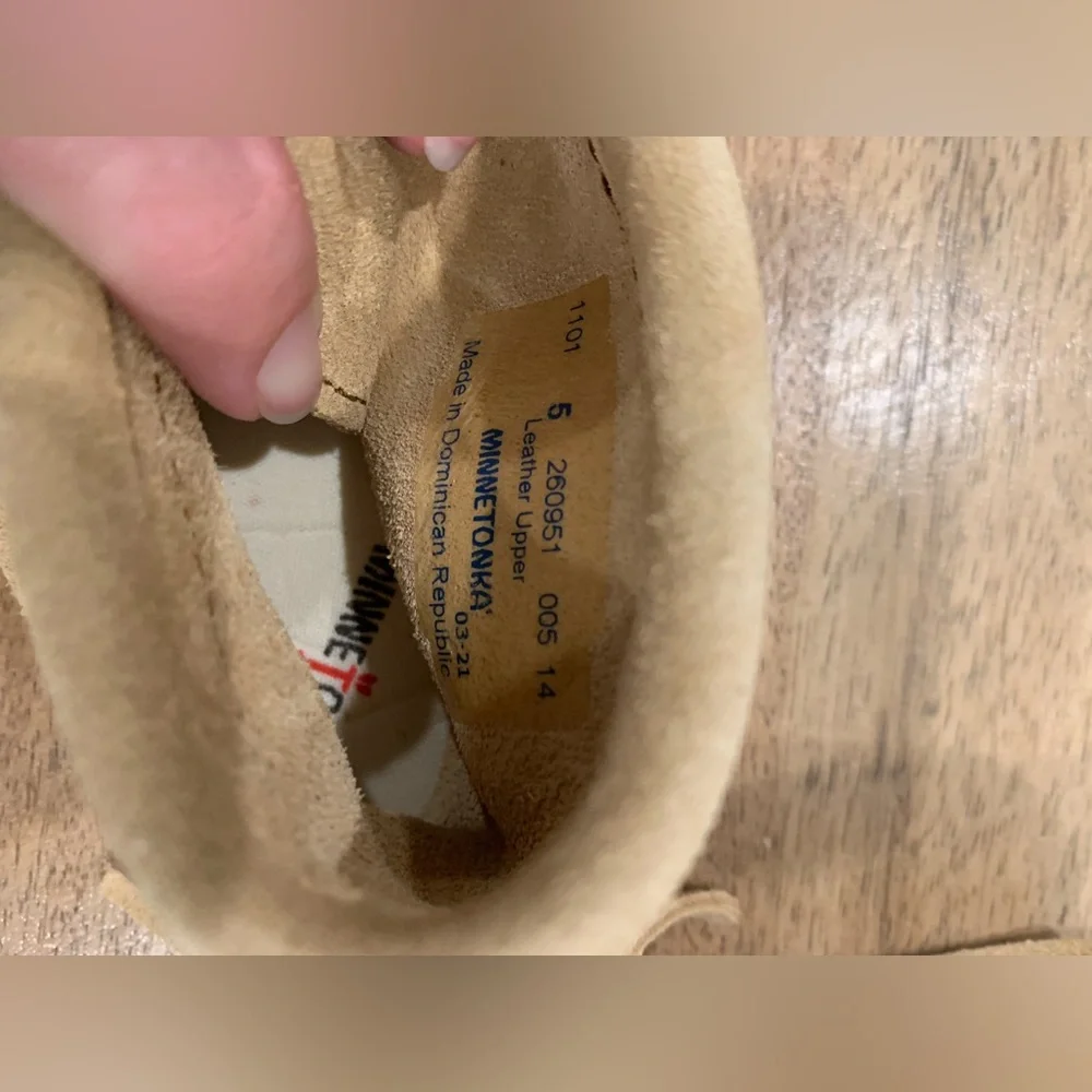 Mint Baby Minnetonka suede moccasin stitch details size 5 boho casual minimalist